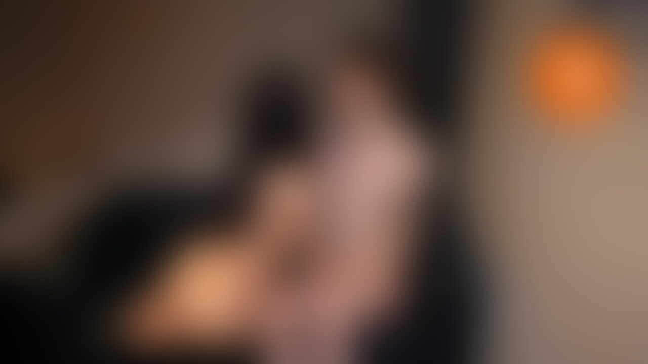 外人さんシリーズ💁‍♀️

巨根にハマってしまいました💦
外人さんの巨根は気持ち良すぎてこの動画は２回戦をした時の映像です‼️
ゴムは使わずに生でハメてもらいました❤️
バックで突かれて何回もイカされて気持ち良かった❤️

素人個撮のエロさをぜひ観てくださいね🙏
視聴者の方も生はめしてみたいですか❓ (2/2)