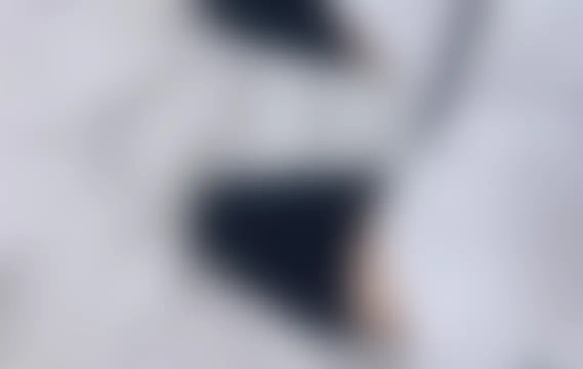 メイド服まくってちっちゃいちんぽ出してる動画です> < ♡ sample 1