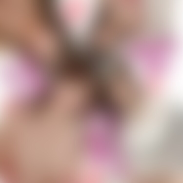 エッチ終わりにシャワーん浴びていたら…
すぐに復活したおちんちんが目の前に出てきちゃったのでパクり💓
そのままお口に出された精子をごっくんしちゃいました♪
さらに、絶倫なのかお口に2回も出されちゃったんだけどはなびは2回ともごっくんしたよ〜٩(๑❛ᴗ❛๑)۶
はなびにたくさん濃いのごっくんさせて欲しいな💓 (2/2)