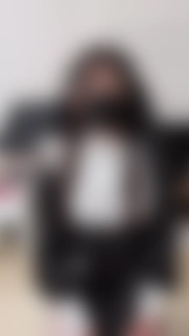 おちんちんの匂いで発情しちゃう淫乱シスターさんのご奉仕
この動画は超濃密えちえちコース限定動画です!!
今日はシスターさんになってみたよっ!!🖤🤍
実はこの日は次の日に婦人科の定期検診だったので挿入はお預けの日でした🥺🥺
おちんちんのえっちな匂いたくさん嗅いでたら急にくらくらしてきて
おまんこうずうずしちゃうし、これが発情か…って実感した、、笑
匂いフェチだからおちんちんの匂いですぐ発情しちゃうざこまんこになってしまう、、、、、
ご奉仕動画なのにおまんこすんごい濡れちゃって、、、
フェラしながら一生懸命おまんこほじるの止まらなくてイってもイっても
「もっとほしい...」って全然満足できなくて
おもちゃ使っちゃいました
おもちゃならセーフ??なのかはわからないけど、、、笑
指だけじゃ全然足りなくて🙄
何回も何回も
イキ顔さらしながらも頑張っておちんちん咥えてご奉仕しました💓
最後はお口に大量のせーし出してもらって大満足、、、🥰🥰
せーし臭すぎてめっちゃ興奮した、、、呼吸するだけでイけそうだったよ、、、笑
今日はかのんのご奉仕で気持ち良くなってね🫶🫶
たまったせーし、ぜーんぶ出してほしいなっ💓
実はほかのアングルでも撮影してて
オナニーしてるのが丸見えのお尻ドアップアングルもあるから明日投稿するねっ!! (2/2)