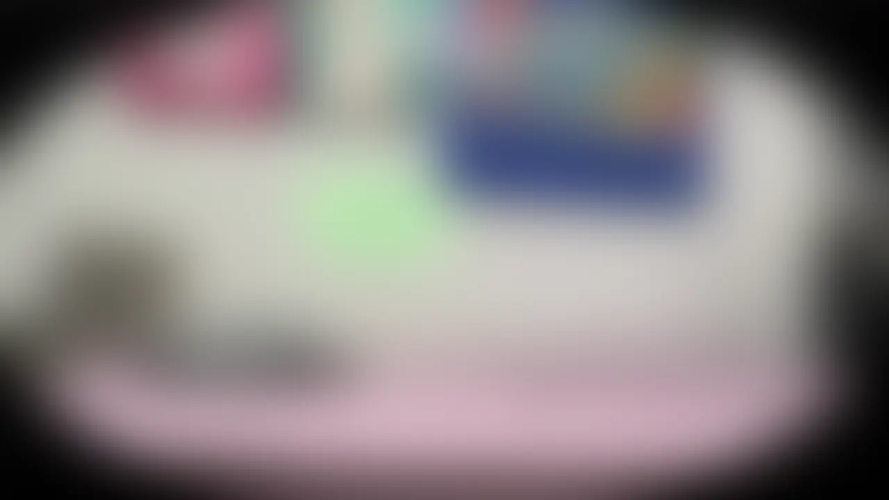 【実録】深夜のデリヘル嬢密着ファイル31!上野店まり【19】
こんばんは 都内のアラフォーぽっちゃりおじさんです 大のデリヘル好きでお恥ずかしながら素人童貞です
貧乏で中々裏オプションはできませんが頑張って稼いで裏オプションをみなさんに届けられるようにします
デリヘルを呼んだ後のカメラで撮って後で見るのが大好きです
今回の嬢はまりさん 19歳!若いです。すごく可愛い方で呼んでみましたが、何ならパネルよりも可愛いかったので興奮です。そしてたまに谷間が覗いてさらに興奮!!服の上からでも分かる大きなおっぱい。もう早く見てみたい、サービスを受けたくてたまりません
めちゃくちゃ緊張してたのでシャワーの前にハグとキスをしてくれました。優しいです。バスタオルをとるとキレイな裸といよいよご対面。Fカップの超形の綺麗なおっぱい
やわらかいいい。若いから肌もすべすべで超気持ちいです。もう一度ハグしてから乳首舐めをしてくれます。気持ちよくて思わずびくんとしてしまい「反応しすぎ」「感度いいね」と言われていまいました、はずかしい…
フェラしてもらうとごきゅごきゅ音出しながら舐めてくれます。しかも柔らかいおっぱいが当たって気持ちいです。
「何して欲しい?」と聞いてくれるので乳首舐め手コキと授乳手コキをしてもらいます。超きもちいいい、美乳Fカップの授乳手コキは反則です。
もう一回フェラしてもらい撮らせて貰いましたが、めちゃくちゃ可愛くて奥までフェラしてくれて圧巻です!イキそうになっていると「いつもなにでいってるの」「裏引きとかしてるでしょ」とバレました。ゴム2生4と少し高かったですがもちろん生でしてもらいます
上から挿れてもらうと若いまんは温かくてきつきつで気持ちよすぎます!しかも腰づかいもやばいい気持ちいいいい。背面の打ち付け騎乗位ですぐイきそうになります。最後は正常位で思いっきり中出ししました。
我慢できずもう一回いいですかと言うと先シャワー行こうと。その後撮ってませんがしてくれました。 (2/2)