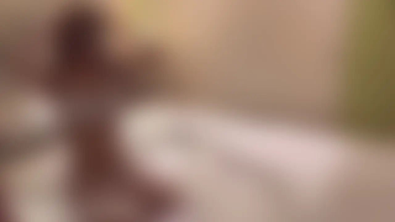卒業してまもなく夜職に従事したキャバ嬢と知り合いのツテで密会。
回り込んでパンツに手を入れた時から異常な反応、、
クンニ中にこの子は超絶イキやすい体質と判断。
ピストンではおほ声通り越して悲鳴と絶叫、捉え方次第では恐怖とお笑いにも感じるかもしれません。
個人的にこういう子はタイプなので喉が枯れるまで犯して最後は大満足の中出し2発。
アイマスク全編64分19秒(単品販売あり) (2/2)