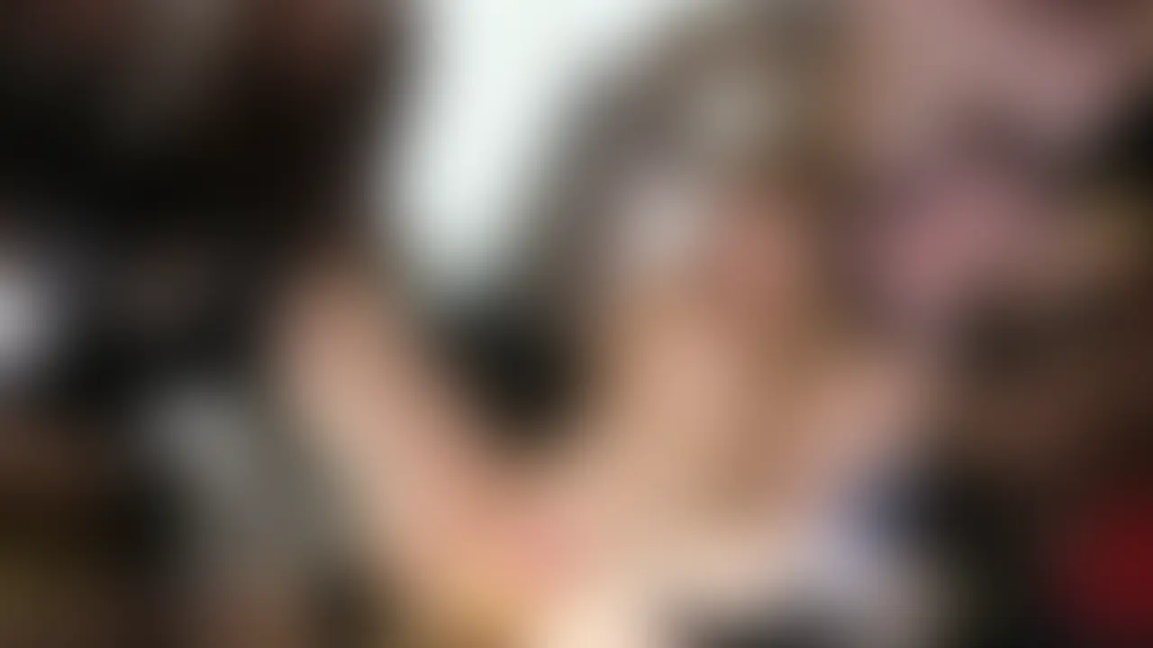 素人オメコ大図鑑 闇イベントに出演する訳あり女子集合36「神級尻ダンス!日本代表レベル」
超絶美女の超弩級腰フリダンスをご覧ください。
電マをセクシー衣装のパンティにつっこんで、なんとオナニーしながらの超絶シェイク!
この腰の動きは当サークルの映像の中でもダントツトップで日本代表レベルの激しい動きを見せてくれます。ダンスしながら感じていく美女の姿に勃起を禁じえません。
衣装もアメリカンな雰囲気で女性も陽キャっぽさ、エレガントさ、そして素晴らしいボディで1000人に一人の逸材です。
撮影OKダンスイベントだったのですがさすがに接写ローアングルは厳禁なのですが、今回気持ちを抑えることができず最前地蔵かましちゃいました!
迫力のアングルで展開する長尺15分ぜひお買い求めくださいませ。
分数15分27秒
映像サイズ 1920×1080 (2/2)