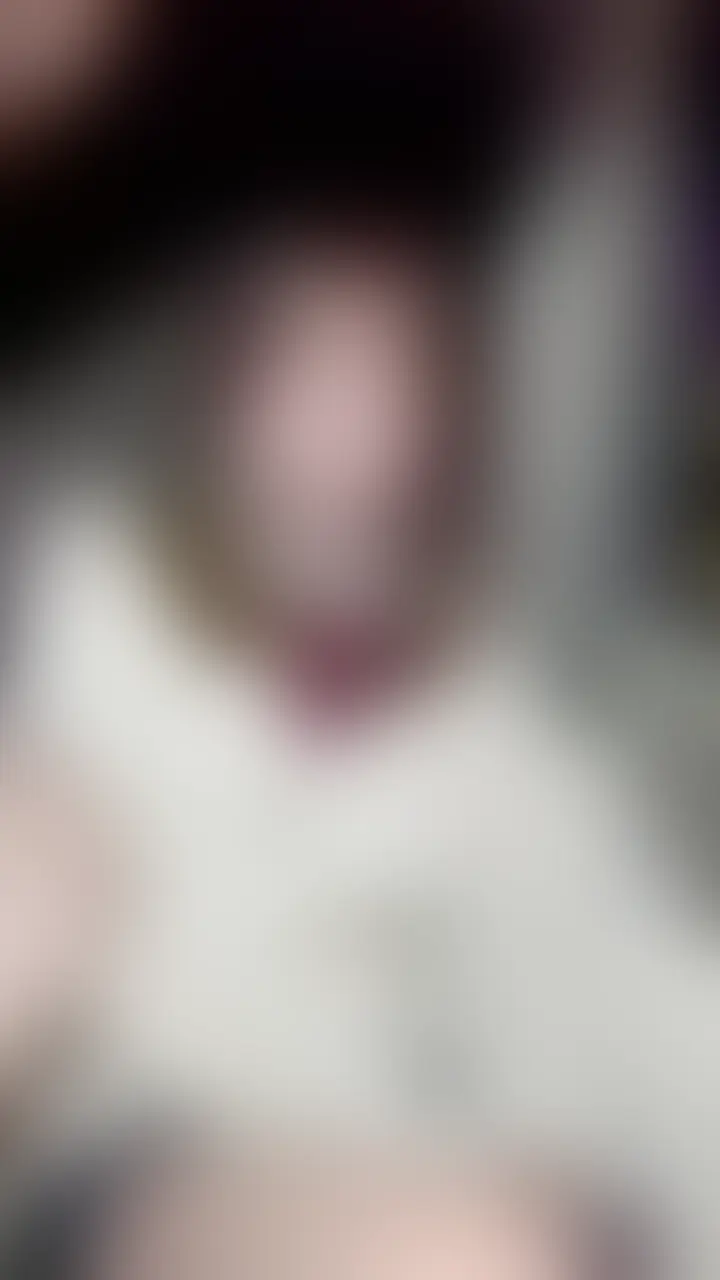 山の中で制服カーセックス🚗💓夜の山なのに人も車もいっぱい通って見られちゃって興奮しておまんこぐちょぐちょなっちゃった😍覗いてくれたらよかったのになぁ💓
見られるのドキドキする💓
最後は中出しされて精子たっぷりでてきた🤤
見かけたら覗いてくださいね😍
(ずっとカメラ目線してるように見えるけどズボズボ入ってるとこが映ってる撮影中のスマホの画面見てます🤭) (2/2)