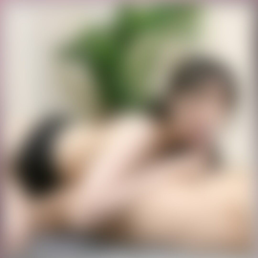 濃厚フェラチオする美巨乳パイパン女医と相互オナニー@都内病院/ED1000号室Day2
今作は美巨乳パイパン女医の濃厚フェラチオ回!
手コキ▷相互オナニー▷フェラチオ▷テンガ手コキ▷射精
この動画の流れはこんな感じです!
清楚で美巨乳、そしてパイパンの三拍子が揃った最高の先生…
待っていたのはフェラチオでした!
それもかなり濃厚で、フェラ顔が可愛い事。
それでも射精に障害がある自分は発射できずに、
先生のマンコの形を型取ったオナホでシコシコ。
オナホの中は人ではないので温かくは無いですが
中の柔らかさや感覚が最高。
次は本物に挿れてみたいです。
#素人 #女子大生 #個人撮影 #おっぱい #巨乳 #フェチ #ナース #手コキ #巨乳 #病院 #パイズリ #フェラチオ #ハメ撮り (2/2)