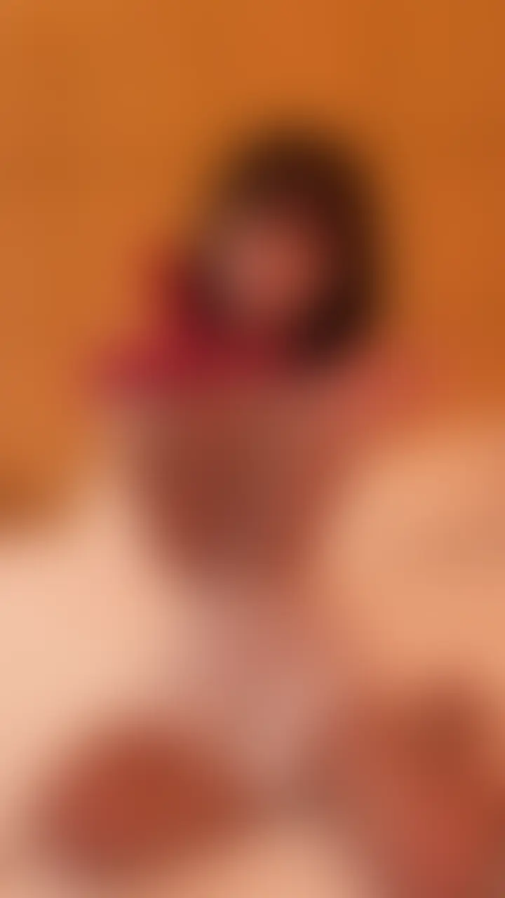 久しぶりのおもちゃレビュー❣️第5弾!?笑
珍しくお喋りしてます🐣🫶
手放しで使える自由騎乗ディルドで安定感があっていっぱい動いても大丈夫だった🙈💓
でも自動でピストンしてくれるから、最後は奥まで挿れて押し付けたらあっという間にイっちゃった❤️
女の子のひとりえっちにとってもおすすめだと思います🥰 (2/2)