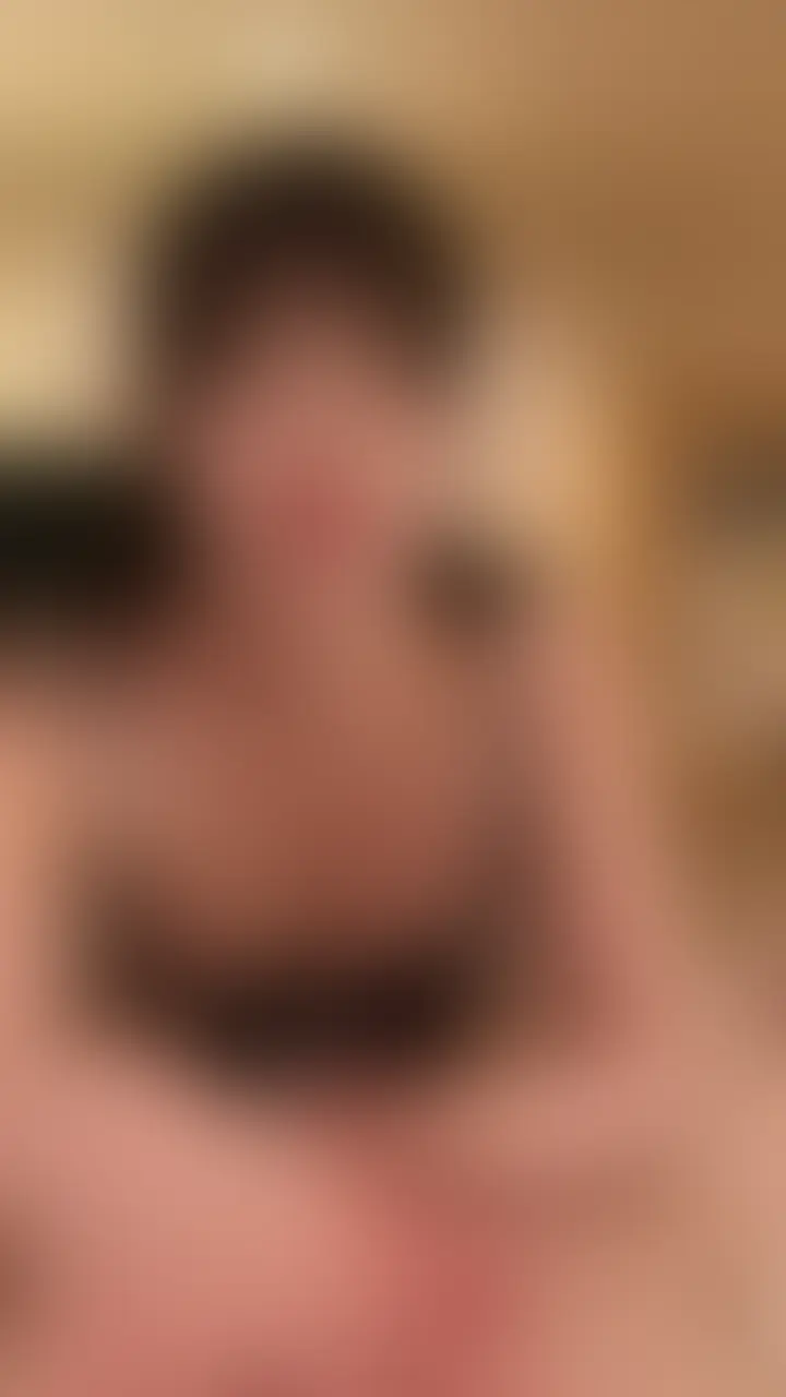【主観】
メイドランジェリーで舐めたりツンツンしたりしてみたっ
乳首弱い男性って意外と多いよね🤭 (2/2)