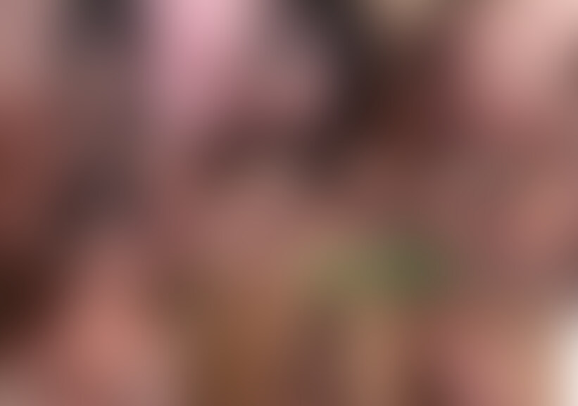 体がすごくちっちゃな○○○で体格は小さいですが出るところはちゃんと出てて立派な美形の人妻
そしてお金にすごく困ってるらしくハメ撮りも中出しも了承してますが凄く嫌そうです。
おそらく僕に体触れられるのも嫌で生で入れられるなんて死ぬくらいの状況なのがハメ撮り前のインタビュー
の表情でもはっきり判ります。
今回はその時の画像と脱衣&フェラチオまでの動画をお届けいたします♪ (2/2)