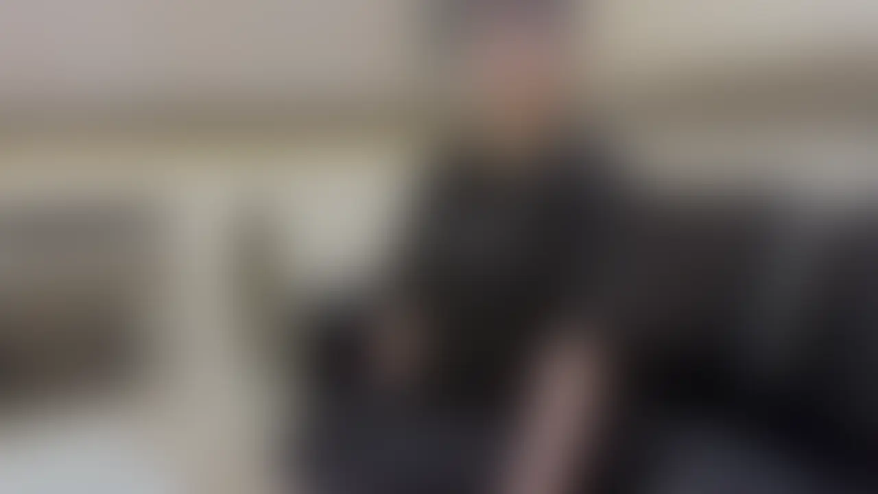 小柄で内気な19歳。アルバイト生活をする傍ら、夢を叶える為に地下アイドルグループで活動中。「開発されてみたいんです❤」と応募してくれました!1年前に彼氏と別れてから男遊びが止まらないとの事。生挿入されても文句一つ言わない変態アイドルに1週間分の溜まったモノを全部吐き出してきました。
自分の推してる子がこんな変態なんて信じたくないですよねw (2/2)