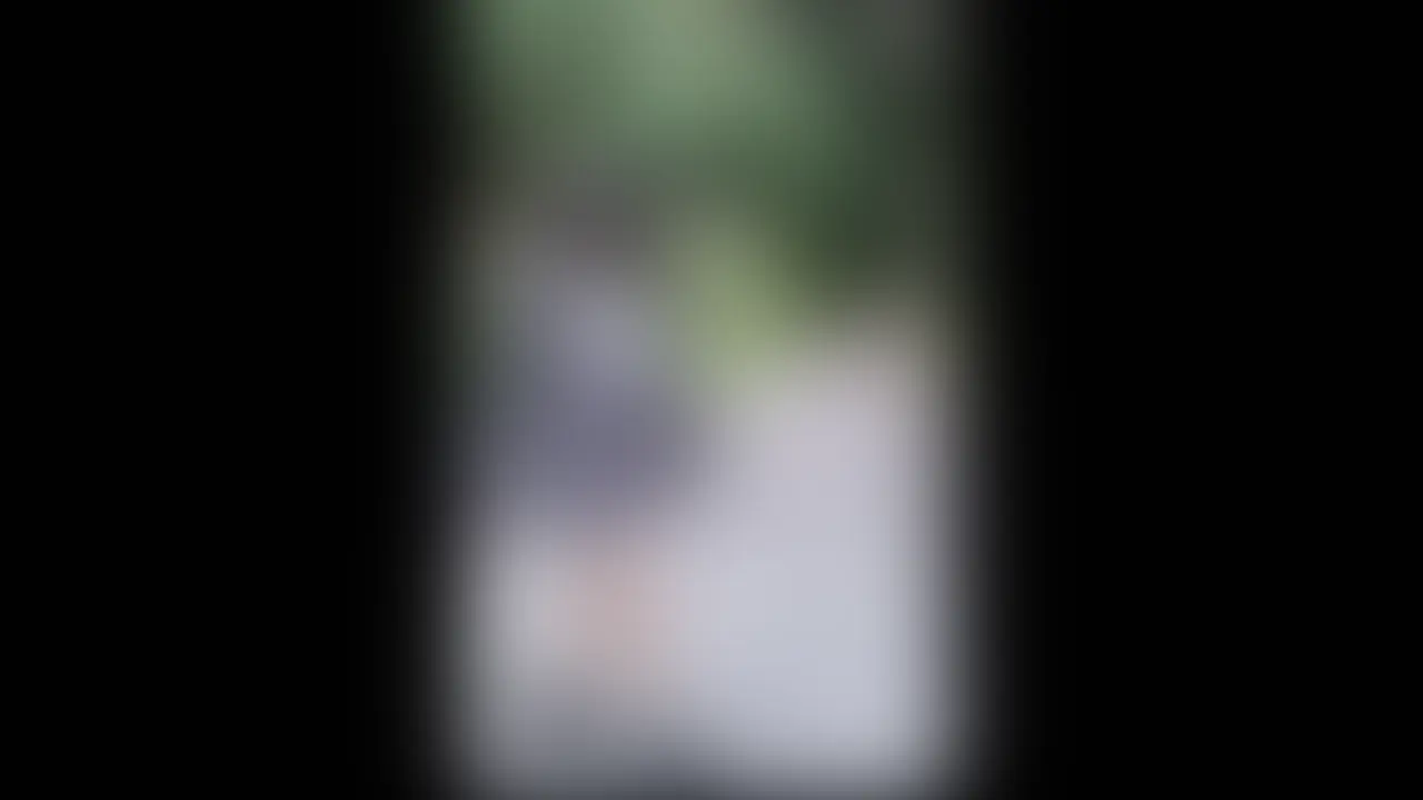 お昼の道路で露出遊び sample 1