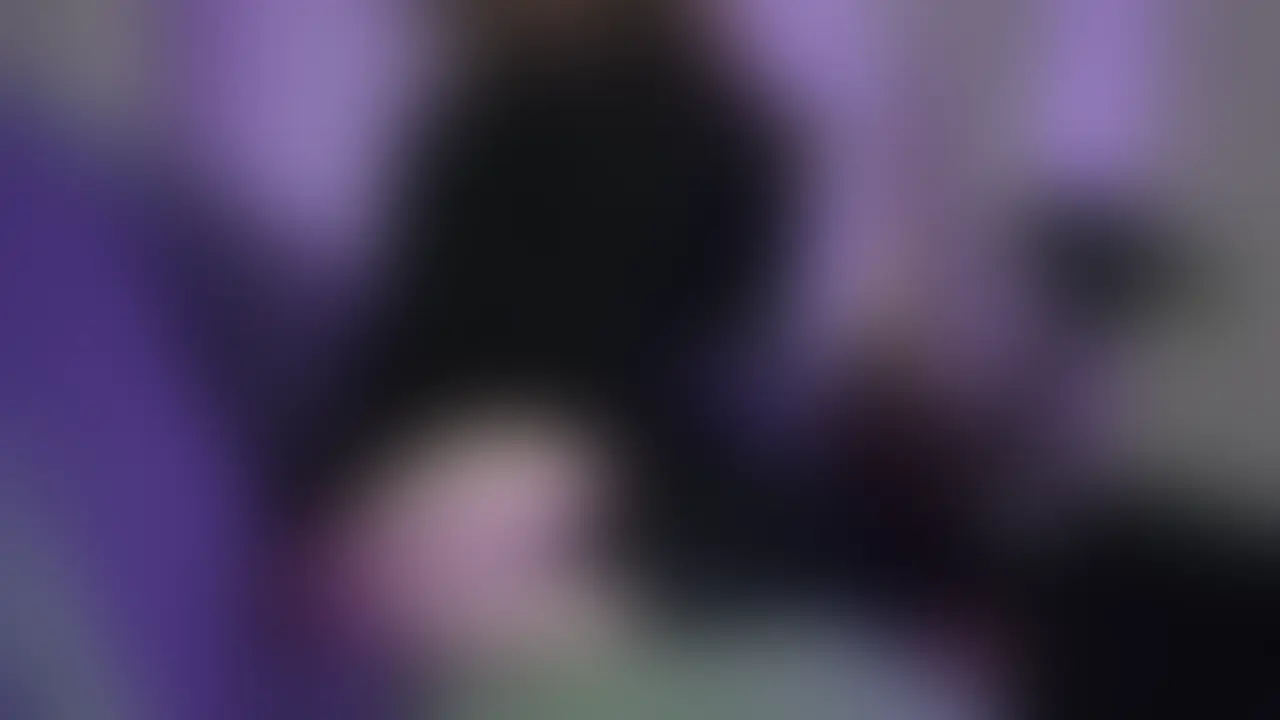 久しぶりに会ったら我慢できずにすぐ挿れられた😂
途中で知らない人と話したけど向こうも興奮したからかちんちんだしてた (2/2)