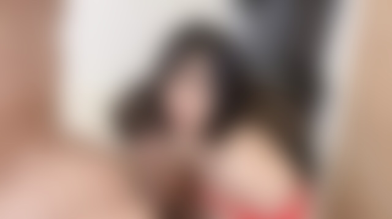 いじめられたそうだったので、捕まえて奉仕させてやりました🥰
表面上は嫌がりながらも、まんざらでもない感じでオナホ化しちゃうジュリ先輩❤️
思わず腰を動かしてしまい、お口の中に大量射精🍌💦

ドM変態なジュリ先輩を最後まで楽しんでね〜✨ (2/2)