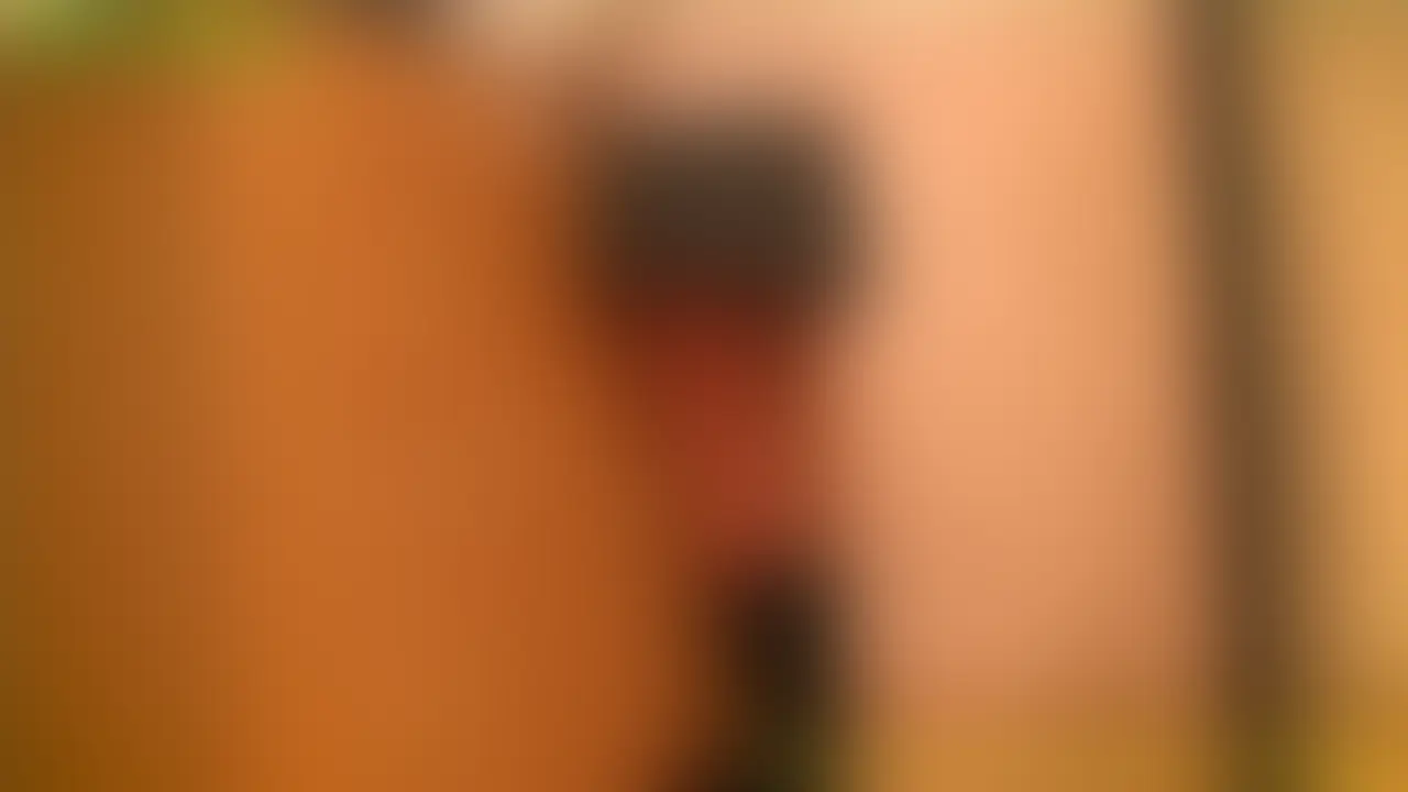 夏に黒く焼けた女の子の制服と絶対領域を舐めまわすように撮影
制服から見える黒く健康的に焼けた肌の太ももが超卑猥
その太ももを見てたら我慢できなくなりイタズラ
触ったりして感触を味わっていましたが凄くエッチ
もう興奮しまくりで制服の上から女の子の身体を触りまくり
女の子も抵抗などせずされるがまま
段々興奮してきて良い感じに
勃起したチンポを女の子のお尻に押し付けたり
もう興奮MAXで制服を脱がし女の子の日焼けした裸にご対面
背伸びし履いている黒い下着がエッチでとても良い!
でも全裸にしても靴下だけは脱がさない徹底ぶりwww
コンドームなどつけずにバックからちょこっとだけ挿入
可愛いオマンコは凄まじい締め付けでヤバい!!
最初は制服着用での太もも&パンツ撮影だけの約束でしたが全裸にし挿入までOKになったので
この後ベットに移動しエッチしまくりの中出ししまくりwww
今回はこの絶対領域撮影シーンのご紹介になりますが、おまけシーンで制服コス娘は僕のチンポに
コンドームをつけたり外したりするシーンも追加しておきます
当然ですがコンドームは外した後、生で挿入してますwww
好評ならこの後の中出しエッチもバッチリ撮影してあるので公開いたします
まずは日焼けした制服コス娘の絶対領域をご堪能ください (2/2)