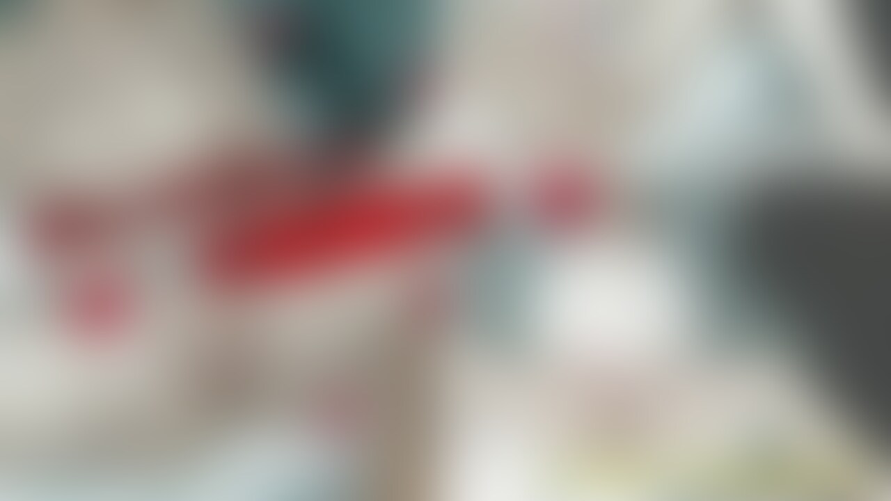 ファンの方がプレゼントしてくれたオモチャを初めて使用してみました❤
彼も手伝ってくれて、また大量潮吹きをしてしまいました^^
ゆっくりご覧下さい❤ (2/2)