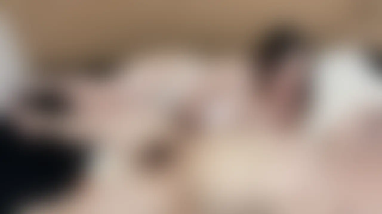 まやのやわらかい唇で、ねっとりと乳首舐めしながら♡
ヌルヌル、ふわふわの気持ちいいオナホで、緩急つけてしごいちゃう♡
いやらしい人妻の乳首舐めオナホ手コキ連続ヌキ❤️
今回は【全体アングルバージョン】になります✨
【主観バージョン】はひとつ前の動画だよ♡ (2/2)