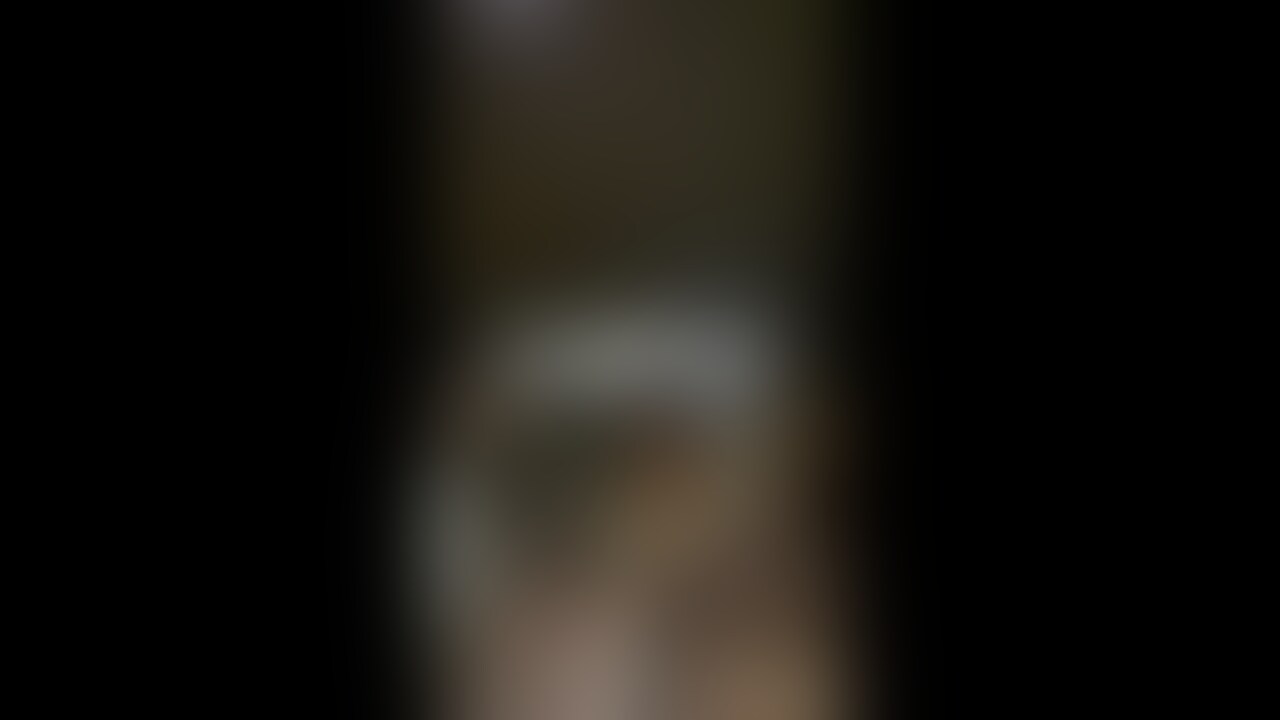 以前撮影させてもらったゆあちゃんとその後会ったときの映像です
前回は終電を逃したというので車で送迎してあげたのですが、今回お金を貸してとお願いしてきました（完全に舐めてますね笑）
前回のゆあちゃんの体の味を知ってしまったので「一回ヤらせてくれるならいいよｗ」みたいな感じで交渉したら「わかりました」と即ＯＫ笑
この動画はその前編ということで挿入前のあれこれとなります
同じ時刻に中編、後編が出るので前編をご覧になった方は中編等も是非ご覧ください！ (2/2)