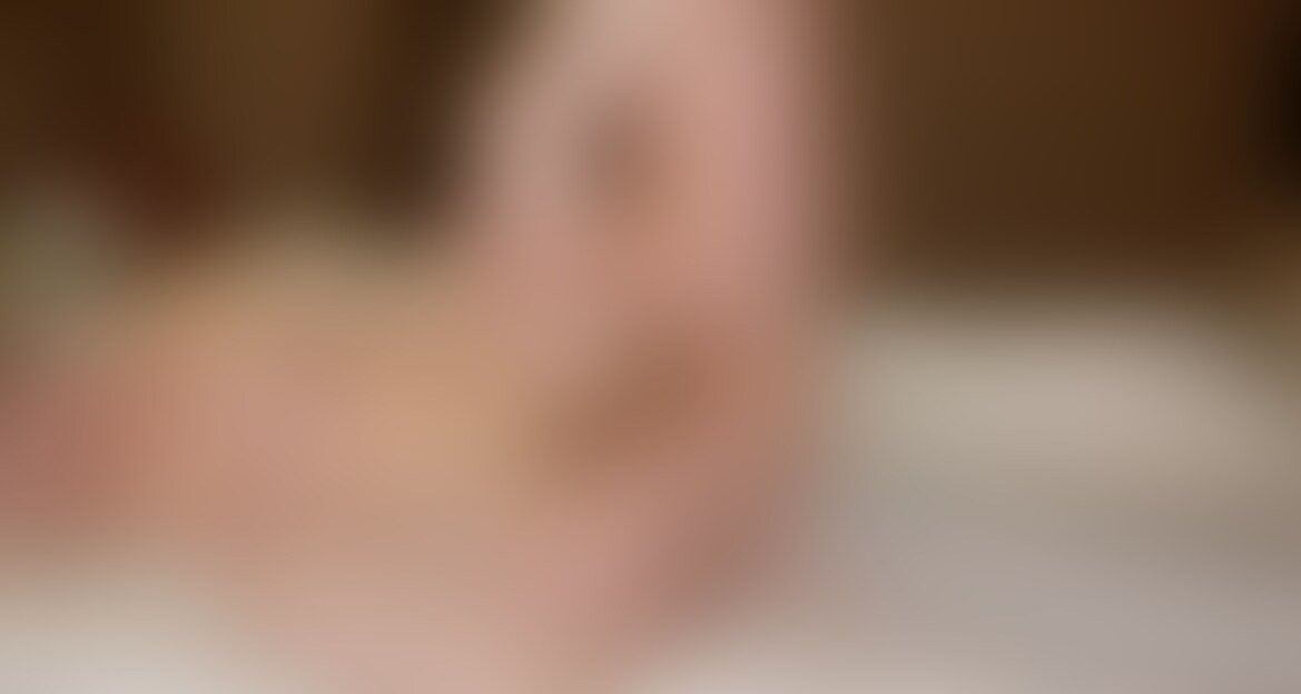 推定Iカップの爆乳女子大生①
見たことないような卑猥な爆乳をぶら下げた爆乳JDとの密会。
これは揉まずにはいられない🍉
めちゃくちゃ重い。ずっしり感がたまらないスイカップ。
揉んでも揉んでも飽きない柔らかさを兼ね備えた完璧おっぱい🍈🍈
何しても揺れる。揺れまくる。
チンポでどちゃ突きするとさらにエロくぶるんぶるんに揺れまくる。
どこを見ても目の保養😍
オイルを垂らすとさらに映える。
そんなドスケベボディ。 (2/2)