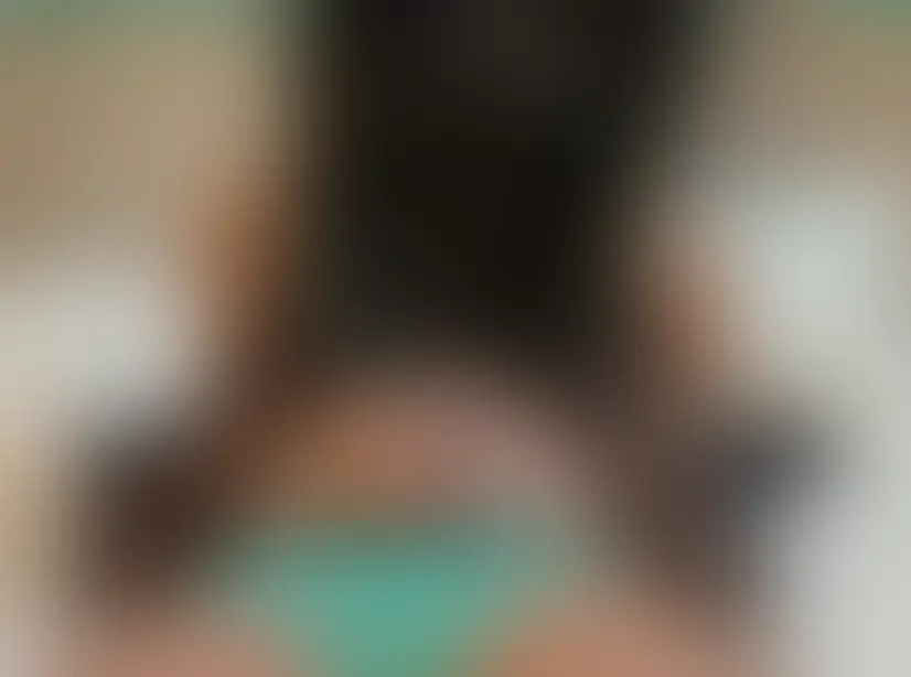 寸止めの蜜美の手コキ足コキ責め（7分15秒）

痴女で寸止めが得意な蜜美様。M男に跨って逃げられないようにして手コキ足コキとやりたい放題。パンツを下ろして手コキしたりパンツの上から足コキしたりなど蜜美様ワールド全開です (2/2)