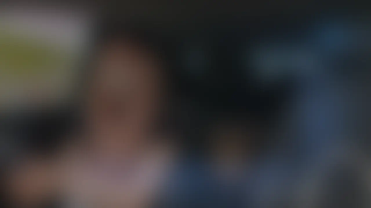 【premium】
不倫相手が作業部屋に他の女を連れ込んでいたことを認めました。
発端は、ゴミ箱に捨ててあった使用済みコンドームと丸められたカピカピになったティッシュ・・・
限りなく黒なのに、自分で使っただけだととぼけていましたが、ついに白状しました。
そして・・・結局その間私も他の男とヤッて発散していたので、許すことにしましたw
この動画は、仲直り後の最初の野外フェラ撮影です♡
開放的な場所で、溜まっていたモヤモヤを吹き飛ばす全力フェラ。当然、あっという間にイカせましたw
ジーンズ越しのデカ尻や、腰からはみ出たTバックなども、フェチ心をくすぐるのではないでしょうか?
不倫相手は、溜まっていたのか、かなりドロドロの精子を顔面に大量にぶっかけてくれました。
濃すぎる精子が鼻から唇、舌を伝って滴り落ちるシーンは激エロです。
後半には、かなり接写のアングルで撮影したシーンも入れています。
あまりにも近いので、このシーンは単品販売用のみでの公開とさせていただきます。
この動画のブログも書いたので見てね♡
https://mixhost-premium.com/post-2174/ (2/2)