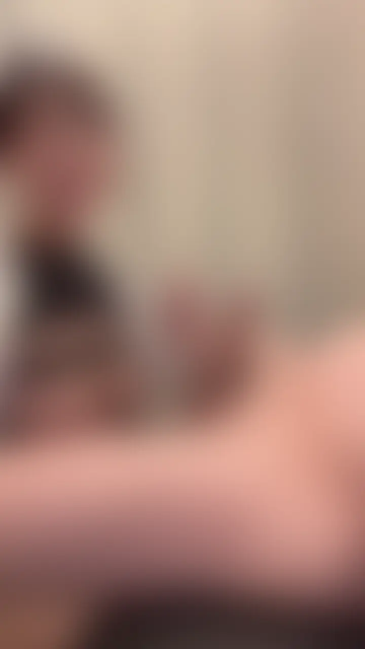 20万フォロワーの爆乳ご奉仕メイドがふわふわパイズリでアヘ顔フェラが凄すぎる！

このアヘ顔を見ただけでおちんちんは反応しちゃいますよね！
ベロだしアヘ顔で包茎オチンポはガチガチ！

そして上目使いのパイズリが可愛すぎてやばい！
とにかくずっとシコシコしながら見ていられるオナニーサポート！


一度見たらもう忘れられない。 (2/2)