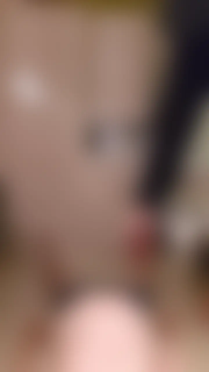 Miyu様が学校終わりの蒸れたロングブーツとニーハイで電気アンマしちゃう動画だよ〜!!!😍
優しめな言葉責めしながらアソコやチクビをぐりぐりしたり、前向き後ろ向き色んな角度で攻めちゃうよ〜💭
ニーハイミニワンピ姿のmiyu様の美脚、パンティもちらっと見えちゃうかも...😛
脚フェチ好き、ロングブーツ、ニーハイ好きにはたまらない!!!
沢山攻められて最終的にm男くんはどうなるのか...??
続きは本編でじっくり見てね♡
⚠️本編は目モザイクマスク有り、音あり⚠️ (2/2)