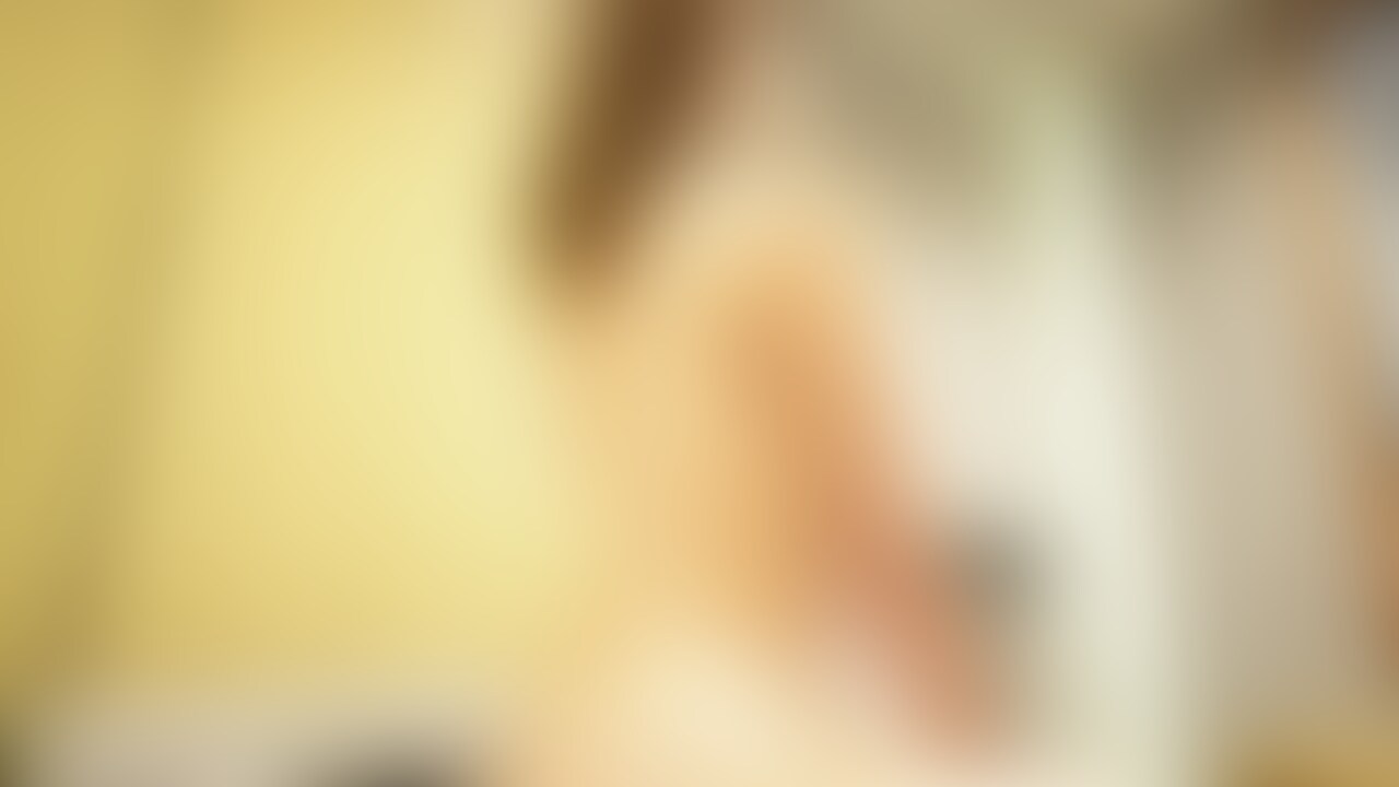 旦那さまと密着セックス🐰
気持ち良すぎてクチュクチュあそこからエッチな音が聞こえてきて自分で大興奮😣
最後は生中出ししてもらった精液がドロっと出てすっごくエロい作品になったので是非見てね❤ (2/2)