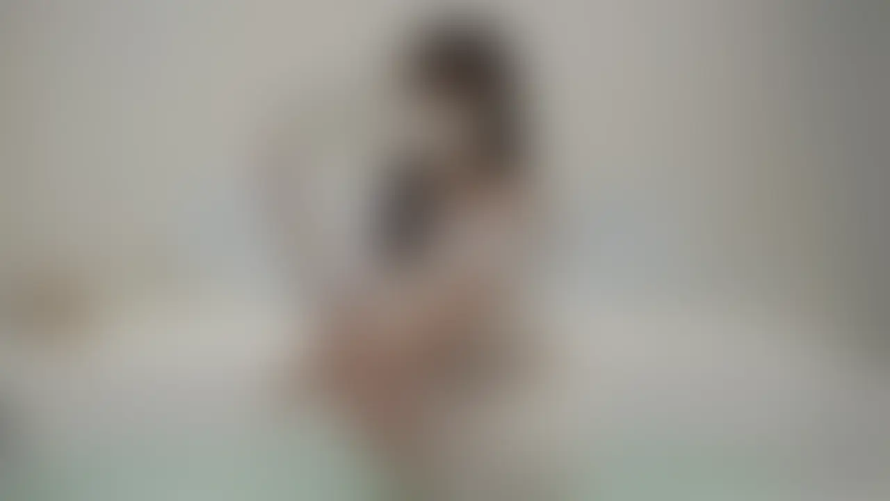 仲の良い夫婦はこんな感じです。409
まずは1発シコシコ抜きします~
そして2回戦目はお決まりの騎乗位から始まります。
最近ハマっている振動でポルチオを刺激するアソビやってますw
オーガズムに何度も達する女体がエロいです!
愛液でビショビショになってピストンする度に良い音がw
正常位からバックまで多彩なプレイをしました~
そして寝バックに。
寝バックって気持ち良いですよね~!
嫁も大好きな体位です。
射精させようと渾身の腰振り!!
フィニッシュは寝バックで中出し完了!
<プレイ内容>
手コキ、騎乗位、寝バック、ポルチオ、中出し
サイズ:HD 約30分 (2/2)