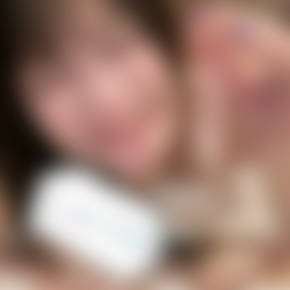みぃめろです👅
あたらしいハメ撮り!!!💕
おまたせ〜🤗
前戯でイラマっぽく咥えさせられるの最近はまってる😳
だって口は食べ物いれるところじゃん?
なのに性処理の道具にされちゃってるなって思ったら...めっちゃ興奮しちゃってもうそれだけでびしょびしょ💦👅
もちろん最後はガン突きからのいっぱい奥に出してもらいました😤
何回イったかわからないし、意識とびまくりだし、とにかくしあわせすぎた笑 (2/2)
