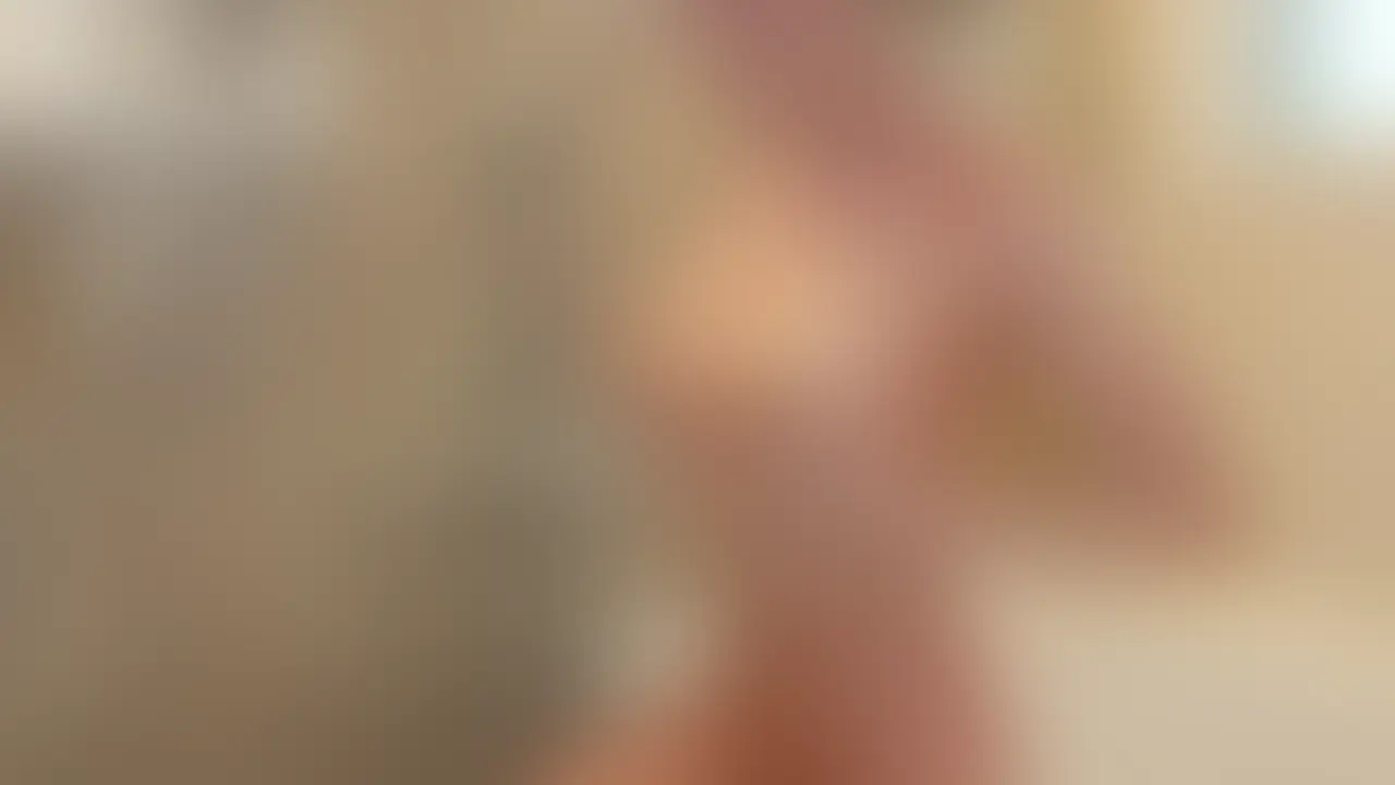 おっきいおっぱいに細いウエストの裏垢お姉さんと会ってきました。。
最近仲良くなった関西の裏垢お姉さん。
顔小さくてウエスト細いのにGカップの美乳というプロポーション。家みたいなホテルで昼間からまったり。下着好きを伝えてたからおろし立ての下着を2着も持ってきてくれました。目の前で着替えてもらいどれでセックスするか決める。個人的には最高に至福の時間笑。そして色は紫に決定。電マを当て始め開始数分で新品の下着がもうびしょ濡れに。外に聞こえるくらい下品な喘ぎ声を漏らしてたのでち◯ぽで口を塞ぎそのままソファーで挿入。広い部屋を堪能する為いろいろな場所でセックスを楽しみ最後はベットでお腹に大量発射。事後はお互い物足りなく気づいたら合体。帰りの新幹線までひたすらに求め合って幸せな時間を過ごせました。。 (2/2)
