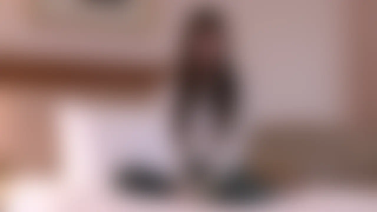【目出し】スペ120の彼氏持ち爆美女大学生がなんと目出しで。。。この子はめちゃくちゃ可愛くて性格もいいカフェで働く大学生の女の子です。もう何度も会ってますが、毎回めちゃくちゃ興奮するほどの美女で、反応も良すぎるほど敏感なので毎回楽しいSEXをしています。こんな子が身近なカフェにいるの想像するとやばいですよね。しかもNSで生SEX。ぜひお楽しみください🥀 (2/2)