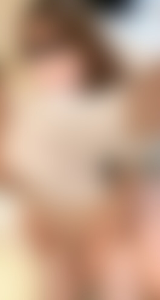 脚、手コキ、中出し生ハメ【入店4ヵ月】巨乳痴女に弄ばれました。背後からの責めに理性崩壊。そのままハメ→乳首攻め&言葉攻めがヤバすぎて骨抜き悶絶射精。中出し×1発
~~~~~~~紹介~~~~~~~
歴:入店4ヵ月
年齢:21才
今回は定例の施術チェックの日です。
定期的にお店の女の子のチェックをするのも立派な店長の務めです。
完璧職権乱用ですが(笑)
立場は使ってこそ意味があります。
このこは中々気が強いタイプ。
しかもかなりの巨乳なのでハマる人が続出してます。
ドMの私としてもこれはぜひ体験しておきたい!
早速脚コキからスタートです。
白くてスベスベの脚がおちんに当たるだけでビクッてなります。
さらには乳首と言葉責めが加わり、3点責めにすぐにイきそうに…!
手前みそですが中々良いテクニックしてやがります。
まだまだ楽しみたいので、続いては手コキを要望。
やはり脚より手の動きの方が数段滑らかなのでより気持ちイイ。
乳首への責めも激しくなり、何度もイキそうに!
頭の中で妻の身体を思い浮かべて何とか抑えます(笑)
煽り散らかされ、もう我慢の限界を迎えていたので、
ここまで来たら最後までチェックするのが店長の務めです。
うんうん、おっぱいもおまんも凄くキレイです。
これはみんなハマってしまうでしょうね!
早速挿入させて頂きます。
締まりの良いキツキツおまんです。
ドM君の扱いが分かっているので、ハメてる時も言葉責めと乳首責めを忘れません。
「気持ち良いの?出しても良いんだよ?」
その言葉にもう我慢が出来ずうっかり暴発。
なんとそのまま中に出すという失態をやらかしてしまいました(;^_^A
めちゃくちゃ怒られるかと思いきや、にっこり笑顔の彼女。
それが逆に怖く、すぐにピルを用意したのは言うまでもありません。
彼女はこれから更に人気になることでしょう。
これから頑張ってくれ(笑) (2/2)