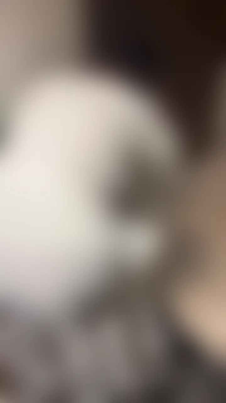 【巨乳ス○バ店員ちゃん着衣SEX!本編顔出し公開中】
エプロン越しでもわかる巨乳ス○バ店員ちゃん。
店頭では愛嬌たっぷりなのに、「奥好き、奥ダメ」って乱れてイキまくる姿にたまらなくそそられちゃいました、、、 (2/2)