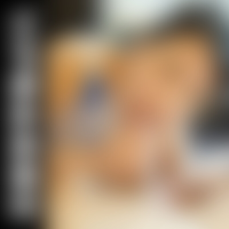 仁王立ちフェラ#19【蜜香】
※この動画はVIP会員様限定です。
今回は、だらだらとプライベート感ある作品にしたかったので、蜜香ちゃんにオイルマッサージまでしていただきました!
実は蜜香ちゃん、オイルマッサージがお得だとか。。。メンエスで働いているとかいないとかも言ってました。。。
そんなだらだらとした雰囲気の動画ですが、蜜香ちゃんの痴女感たっぷりな責めが炸裂します!
オイルマッサージで私のリンパを流した後にフェラによる口内射精!さらに、ごっくん!
そして、最後は仁王立ちフェラで爆裂手コキで暴発!
蜜香ちゃんが着る競泳水着にぶっかけさせていただきました。。。まさかの二度抜き!
ごっくん&ぶっかけを見たい方は、サンプルからチェックしてみてください! (2/2)