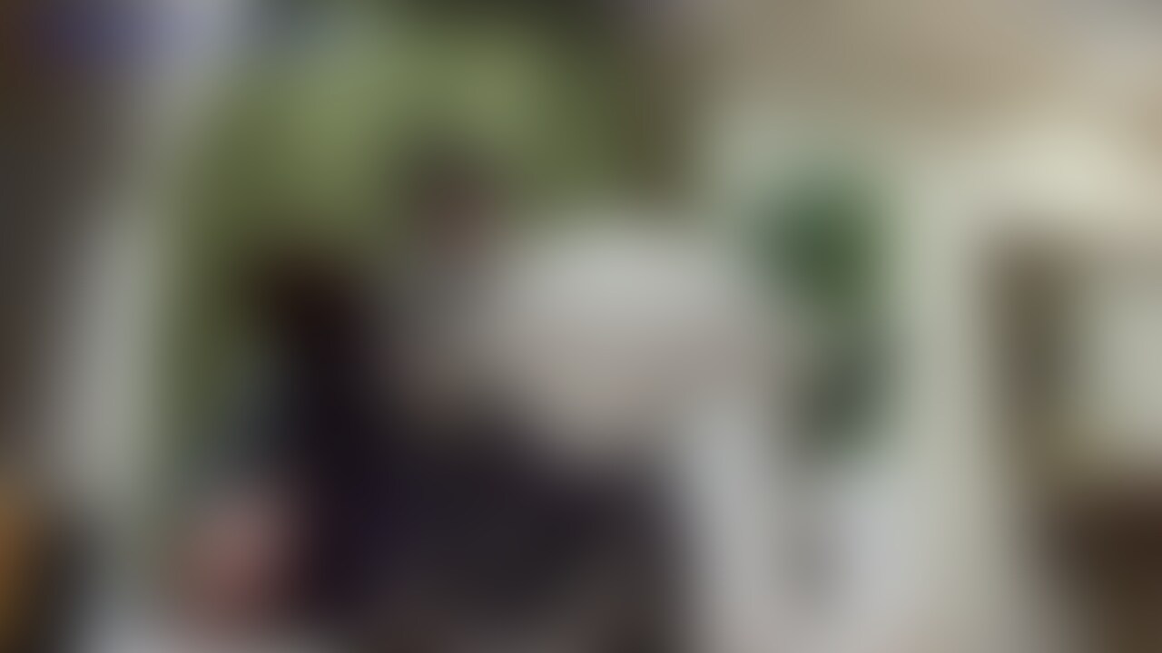 着物でご奉仕
四つん這いで舌を這わせ…着物姿でぺろぺろとご奉仕します😳
ムラムラとエッチな気持ちになって身体も熱くなっていきます…。
最後は口内射精…久しぶりのザーメン臭にたじろいながら指示に従います。。
実は普段あまり主人にフェラもしないし、ザーメンの匂いを嗅いだりもとても苦手なんです…(>︿<。)
涙目で頑張りました…!!
前と後ろからの撮影です♪📸
MPEG4 15分半 (2/2)