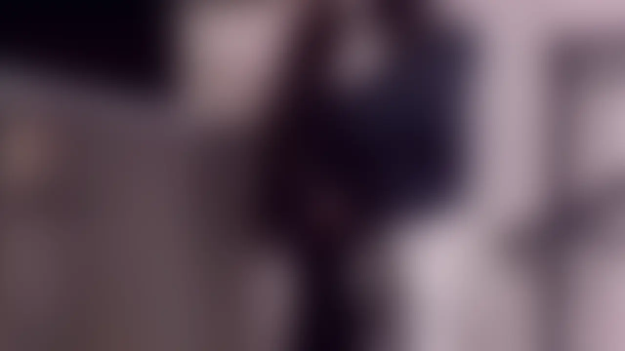 人妻と非常階段でSEX (2/2)