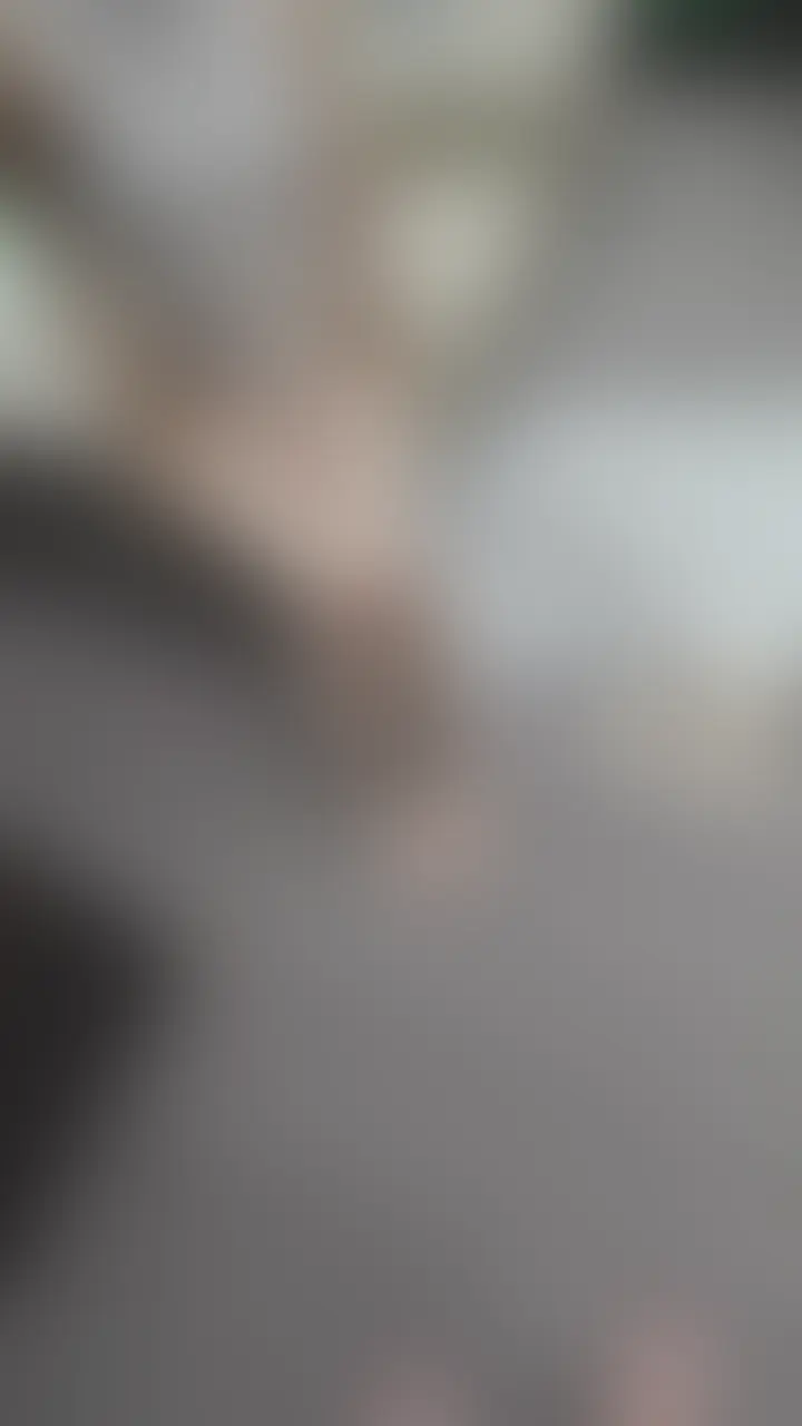 本編⇒https://myfans.jp/posts/b62afa2d-c772-4f3d-968d-0c2e8f40a3f8
#14 縦バージョンです💓
少し本編よりも短いですが、
フェラやオナニーシーンとか横よりえちえちです。

すけすけの水着を着せられて、露天風呂でご奉仕…。
視線だけでもドクドクしてくるのに、ご主人さまに触れられた瞬間、カラダが勝手に反応しちゃって…。


恥ずかしいのに、気持ちよくて止まらない💓
声も我慢したのに、奥まで当たるたびにびくびくしちゃう私…おかしいよね・・・
なのに「もっとして」って思ってる…完全にペットになっちゃってる私を、見てほしい。 (2/2)