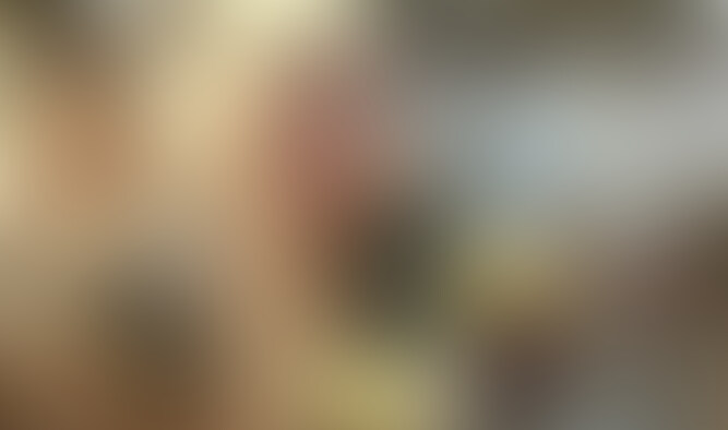 とある美容院へ…
ラッキー!今日の担当美容師さん、めっちゃ美人でタイプ。
と思ってたら、えっ??クロスの上からアレをさすってきて、、
そんなドキドキシチュエーションにオレの○○○ゴン勃ち!
わわわ、クロスをめくって、なんとフェラしてくれた~
やばいっ気持ちよすぎる…
周りの客にバレそうだし、、この状況やばいっしょ
緊張感の中でのSEX、めちゃ気持ちいいんですけど!! (2/2)