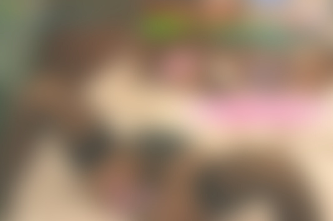 僕の作品でおなじみ黒ギャル・レイナ
まだまだ未公開の動画が沢山あり最近やっと編集www
サンプル画像と動画には目線や顔モザイクが有りますが本編は完全顔だしです!
更にオマ〇コなどのモザイクも頑張って改善しましたぁ♪
今回は全裸での中出しSEX後2発目の中出しSEX!
でも僕は性欲が凄いのでガンガン攻める攻める!
しかも2発目は着衣でパンツだけ脱いでの生結合!
1発目の中出し精液でズルズルのオマンコ内に気持ち良く挿入
自分のDNAが入ってる精液をレイナの膣壁に刷り込むようにチンポを動かすと征服欲も満たされますwww
その結合部にピンクロータをあてがうと悲鳴に近い声を出しちゃうレイナ!
凄く嬉しそうで凄く気持よさそうwww
実はレイナ最初は援※交※で会ってたのですが段々僕の事を好きになってこの時はNoギャラで中出しSEXまでさせてくれる状態にwww
そのレイナはピンクローターでクリを攻められながら膣内を生チンポで出し入れされヤバい状況にwww
「反則技だよぉ~♪」っとか言ってイかされちゃってますwww
レイナがイクっと子宮口あたりがキュっ!っと締まり亀頭に凄い気持ち良い刺激があり僕もヤバい状況に!
レイナの膣内にある僕の生チンポを激しく動かすとまた良い声を出し始めるレイナ
「2発目も愛のオマンコに出してください」っと!
援※交※で会った時は自分の事レイナって呼ばせていたのですが僕の事を好きになってから本名の愛って呼ばせる変化もwww
作品名はレイナって書いてありますが
しかし「中に出して下さい」って言う時の表情が凄く嬉しそう!
モモンガJ〇リフレのJ〇ちゃん達が中出しされる時の絶望の表情とは違って好きな人に中出ししてもらうのって良いんでしょうね
そして「中出しカウントダウン」表示が0になり多量膣内射精!
その射精を感じて更に嬉しそうに笑うレイナ!
最後の1滴まで射精しチンポを引き抜くと・・・・凄い量の逆流精液が!
何度も言います!ぼくは他の人より2,3倍精液の量が多いので2発目でも凄い量の精液が出ます
その多量逆流精液がレイナのオマンコからドロドロ逆流~♪
素晴らしい逆流精液をバッチリ撮影されたレイナは立ち上がって自分でティッシュで拭きとり2発目の中出し終了~
昔撮影した動画ですが中出しの素晴らしさと卑猥さは今でも通用する動画だと思います
動画16分24秒 (2/2)