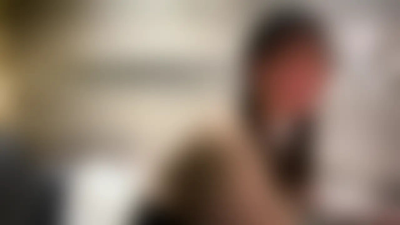 【本気のほこ×たてバトル!!】九州の田舎から上京してきた女子大生(21)。
初オナニーは幼稚園⁉早熟な彼女と中出しを賭けて10分間フェラチオ耐久バトル‼勝利の行方は如何に...。
幼稚園からオナニーしていたという性のサラブレットで「最近7Pしてメッチャ興奮しました!w」上京してきた解放感で毎晩のエッチな事ばかり考えてる女子大生ちゃん。最近付き合ったばかりの彼氏さんも放置で自由奔放に遊び回る毎日。
いつも褒められるというフェラテクを証明するべく、中出しを賭けて本気の【ほこ×たて】バトル勃発!
開始直後はカメラにピースしながら余裕の表情の女子大生ちゃん。
迫りくるタイムリミットを前に本気を出し始める!対決の行方は是非本編にてご覧ください。 (2/2)