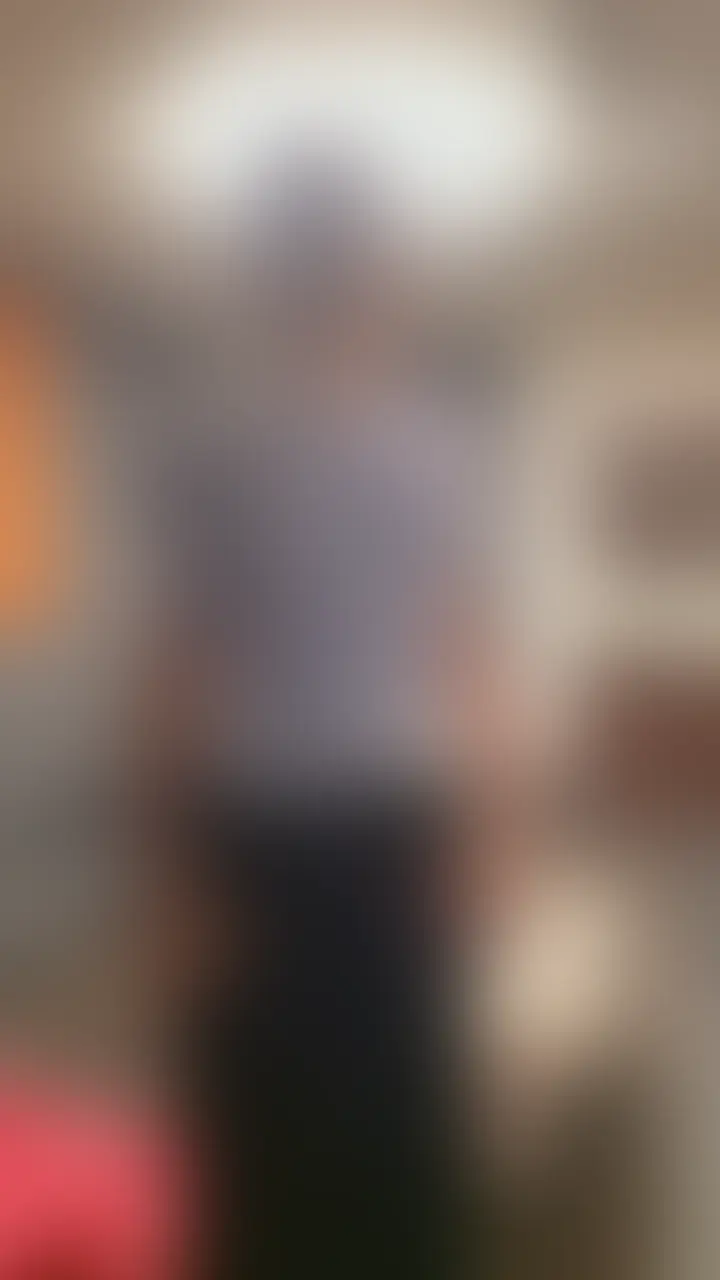 エッチなおねーさんと着衣のままイチャイチャスタート❗️シャワー浴びる前に少し味見して軽くほぐしてコスプレに着替えてもらう♥️コスプレは次回動画で。 (2/2)