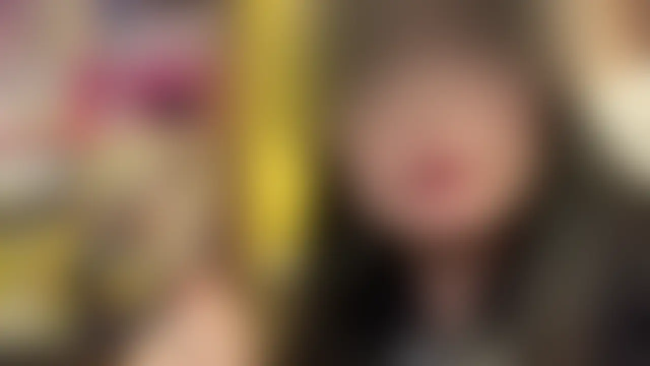 完全プライベートでおしがまちゃんとち〇ぽ狩りにエビ横飲みへ♡
最初はち〇ぽ目的に飲んでたんだけど、お酒が入ってきたらお互いにムラムラしてきちゃって、居酒屋のなかでこっそりちゅーしたり咀嚼プレイまでしちゃった、、♡
そのまま2人でラブホに行ったんだけど、ほろ酔いだからか、いつも痴女なおしがまちゃんはマゾ犬に♡いつもマゾメスないちかはS心煽られてドSに、、♡♡
いちゃラブからのちょこっとハードないちゃボコレズに発展しちゃった⸝⸝- ̫ -⸝⸝♡⃜
ぜひ最後まで見てねっ🫶🏻🤍 (2/2)