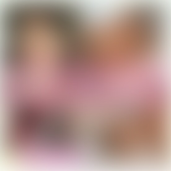 敏感なJDのちひろちゃんとの初めてのハメ撮りが実現しました。
ずっと連絡が取れず、もう撮影は無理だろうと諦めかけていたのですが、ようやく連絡がついて撮影にこぎつけました。
最初、ちひろちゃんは車の中で緊張している様子でしたが、徐々に打ち解けてくれて、彼女本来の明るく無邪気な魅力が溢れ出してきました。
ちひろちゃんは全身が性感帯のようで、特に乳首を軽く触るだけでイッてしまうほど敏感。
触れるたびに反応が大きくなり、パンティーを履いたままでも潮吹きしてしまうほど感じてくれました。
挿入中も彼女のアソコから勢いよく潮が飛び出し、その様子に伊達ハメも最高に興奮してしまいました。
そして最後は、若い彼女の膣内にたっぷりと中出し。おじさんの濃厚な精子を存分に注がせてもらいました。 (2/2)
