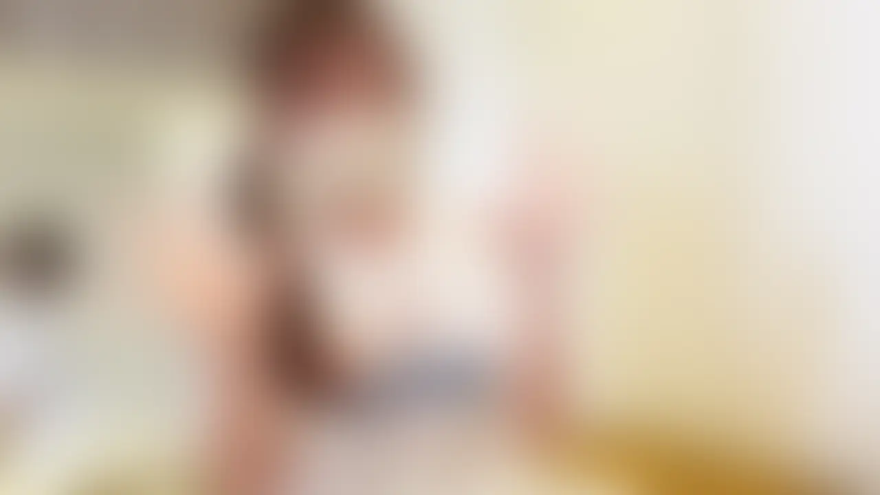 【期間限定❣️秘密のプレゼントあり🎁】つぶつぶでおまんこくちゅくちゅ🥰クリちゃん破壊級？！の快感に悶絶しちゃった💕

仕事終わりでちょっと疲れたまま、部屋でくつろいでいたゆう🥰
実は帰ってくる前にこっそり、
ドンキの'おとな向け’コーナーに寄って、
えっちなグッズをゲットしてきちゃいました！👼㊙️

みなさん...
「ポケットテンガ」って使ったことありますか？💦

今日はそのおもちゃをお試ししながら、いつもより
えちえちな鏡アングルもいれながら
撮っていたんですけど、、
お尻が映り過ぎて恥ずかしい(*ﾉωﾉ)💕

「えっこれってこんなに気持ちいいの？😲」
あまりの気持ちよさに、ノリノリだったゆうの様子が急変してきます😂

つぶつぶでゴシゴシしながら、最後はなんと、
あのえっちなディルドにかぶせて、
ゆうのおまんこに挿れてしまいました...!!⚡

ゆうのおまんこは一体どうなってしまうのか🤫㊙️
ほかまん社に入社してくれた人、
この動画を手に取ってくれた人だけが
その秘密を暴くことができます🥺💕

【期間限定のプレゼント❣️】ゆうのえっちな写真が３枚、
この動画を手に取ってくれた人だけにお渡ししちゃいます！
「ゆう大好き💕」ってDMください✨
（Xはプロフィールの右上に載ってます✨） (2/2)