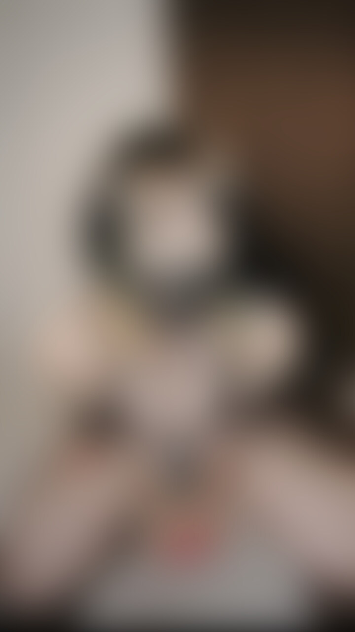 地雷系かわいいメイドさん・・・?1/2
ヘアカラーしてみましたが最初に撮影する衣装がかわいい系で似合うか怪しいところです😌 (2/2)