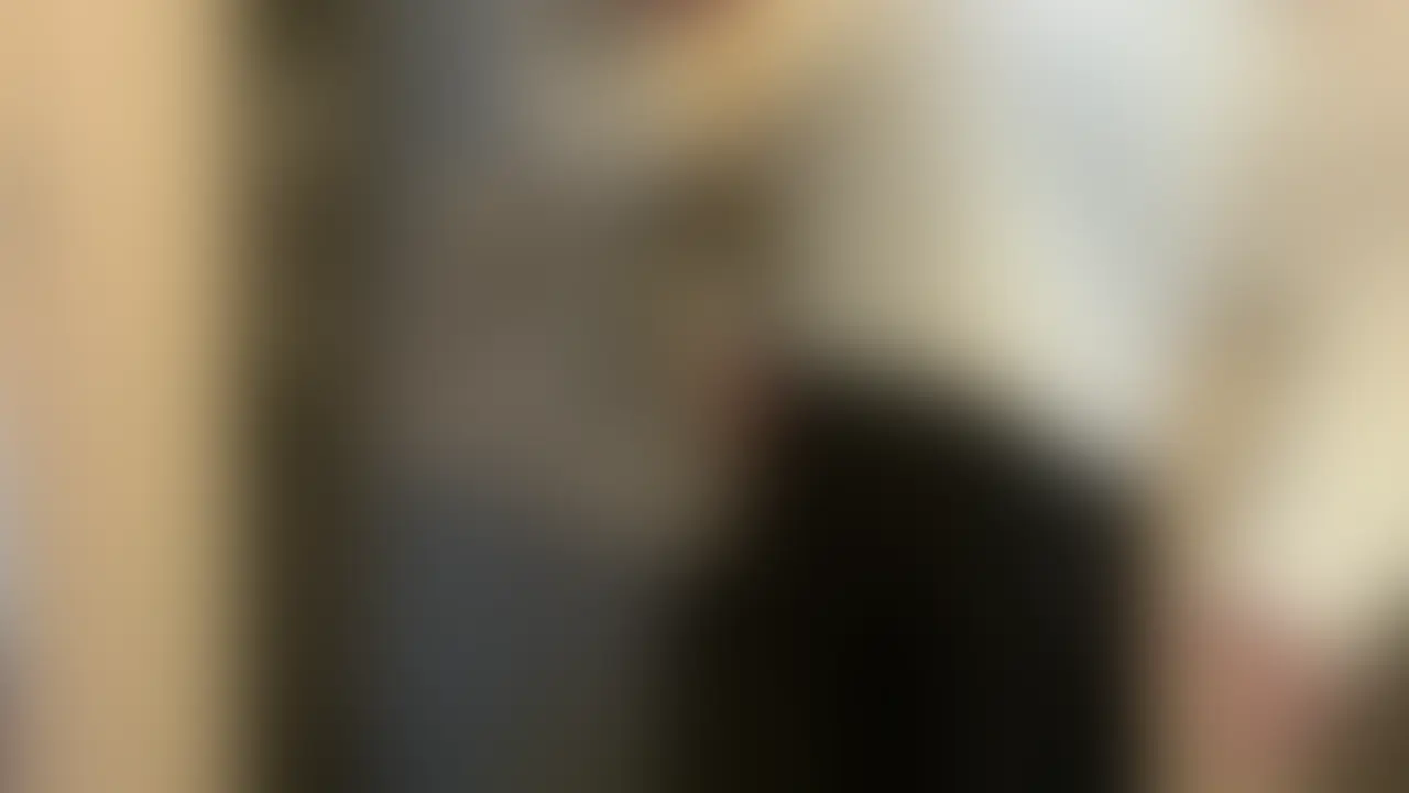 【販売終了】
JカップAV女優の葉月美音さんを家に招いて男4人でおもてなしの5Pセックス

○動画概要
一昨年結婚して人妻になった葉月美音さん。
旦那さんとはセックスレスで少し溜まっていると以前話していたので、男4人集めてひたすら性欲を発散させてあげることにしました。
はじめは照れなのかキャラクターなのかたくさん喋って場を明るくする葉月美音さん。
次第に普段の撮影ではなくプライベートな空気に飲まれていって珍しくしおらしい表情に。
口とおっぱいとまんこを使って男たちは好きなように発射。
旦那さんにバレたら怒られちゃうかもしれないです、、、 (2/2)