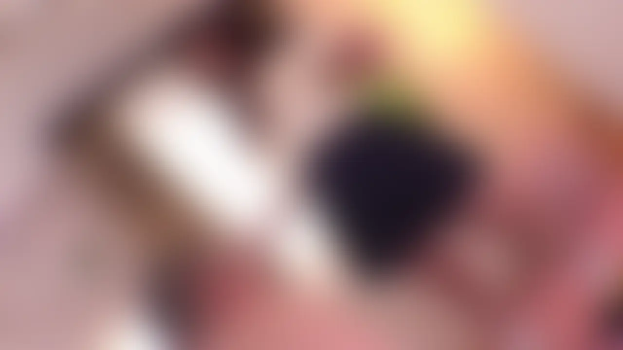 本編はこちらから
https://myfans.jp/posts/a042aa24-8706-4e78-8583-664f123aedbc
妻の命日に学校の卒業の報告をしにきた姪っ子がエロすぎて襲っちゃいましたwww
あんなに幼かったのに、立派に成長しちゃって、おじさん反応しちゃうよ🍌💦
ケーキに💊を盛り、イタズラをすることに。
やっぱり若い子っていいなぁ
きっちり中出しして犯しちゃいました
最終的には私のちんぽの虜になってしまい、ハメまくる結末にw (2/2)