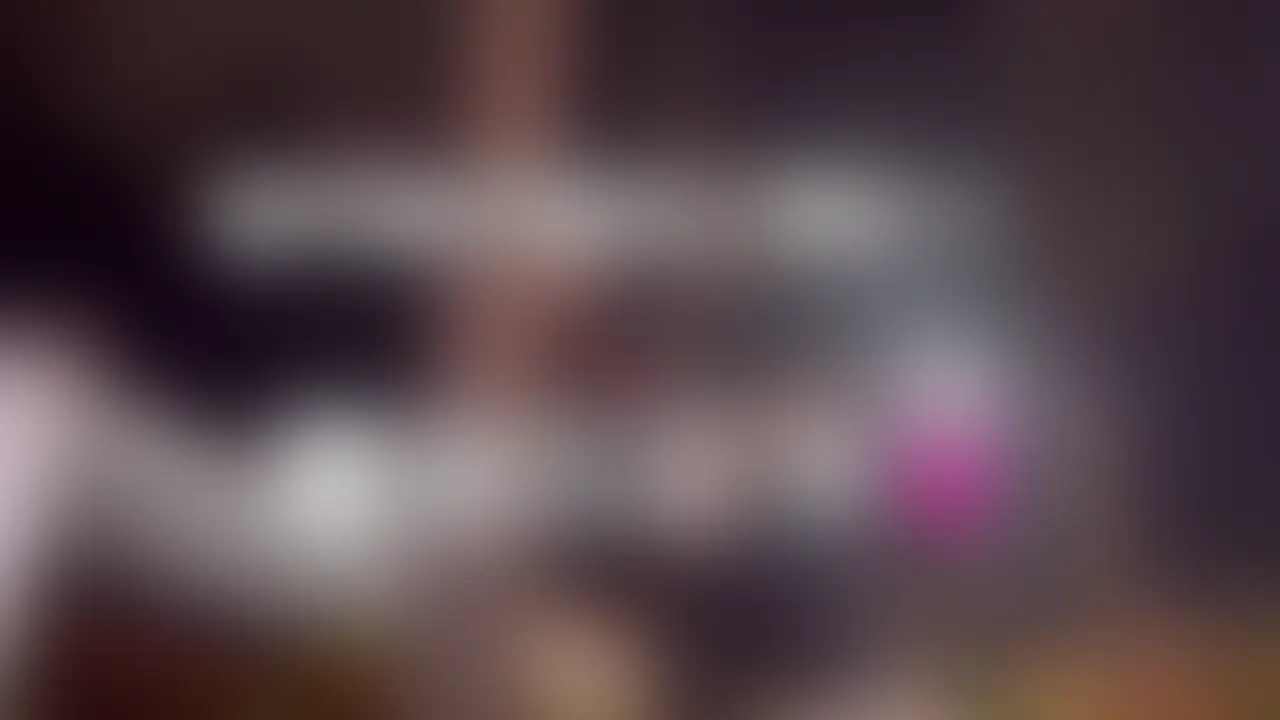『信号機の電柱で露出ＳＥＸ💓』
フル動画単品発売です。


交差点の信号機の電柱に隠れてＳＥＸ💓
車が止まるたびに離れて、
通り過ぎてまたＳＥＸ再開❤️

でも遠くから見られてたみたい🫣
興奮したよ❤️

高評価押してユイをオカズにいっぱいシコシコしてね❤️ (2/2)