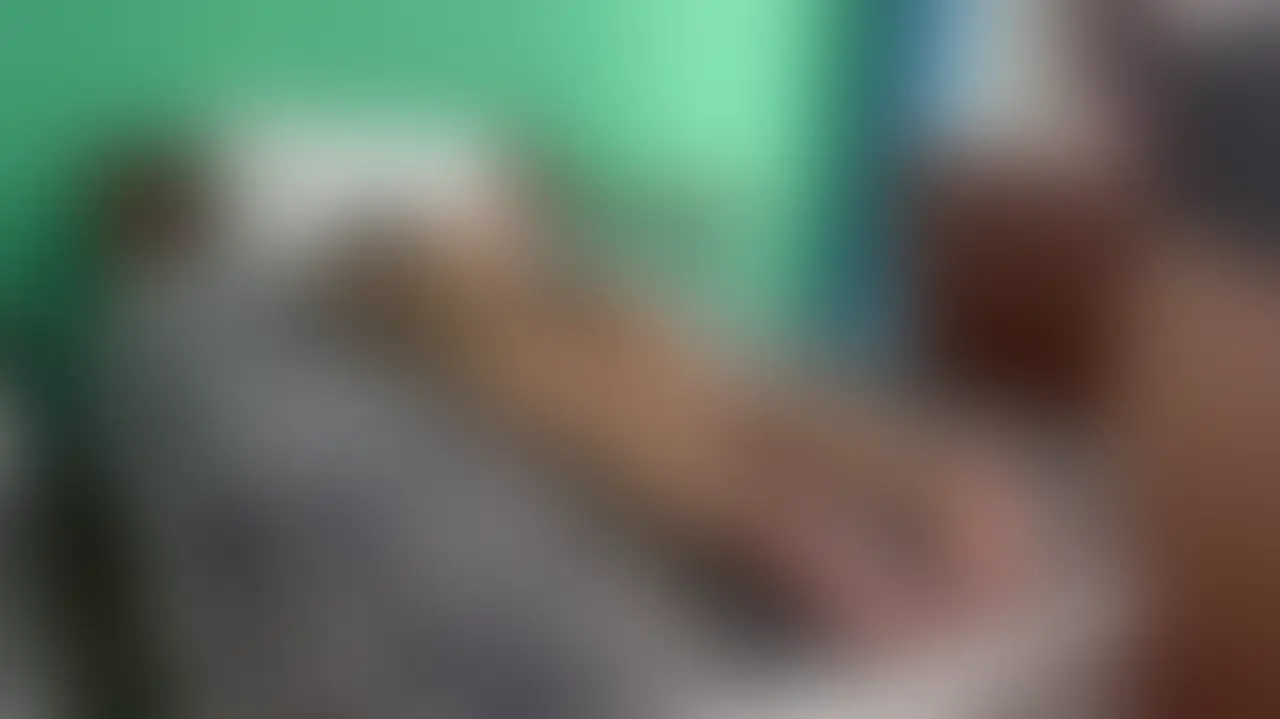 右上のいいね❤︎とブックマークしてから
コメントくださった方の中から抽選でスペシャル動画プレゼント💗🫶
コメントは♡だけでも大丈夫です😆❤️
【海に行く前に中出しSex】
今回の動画はYouTubeの続きになってる動画です♡
YouTube今載せられないからもう少し待っててね💦
下僕が水着着たままマッサージしてくれたんだけど、だんだんとエスカレートしてきた、、
最初はベットの上で正常位とバックで入れられてたけど、窓際のソファーに移動してそこから背面騎乗位と対面騎乗位でいっぱい犯されました🥺
外から絶対に見える場所、、やばいよね😍
ここの部屋壁が薄くて隣の部屋の音とかすっごい聞こえるから、めっちゃ声抑えるの我慢してた…
海行くから絶対エッチしないよ!!って言ってたのに、、
中出しもだめ!ってゆったのに中出しされました…
歩いてる時に精子垂れてきました🥺🥺
だからダメって言ったのにー!!
りまの水着ハメ撮りみんな見てねっ🫶💕 (2/2)
