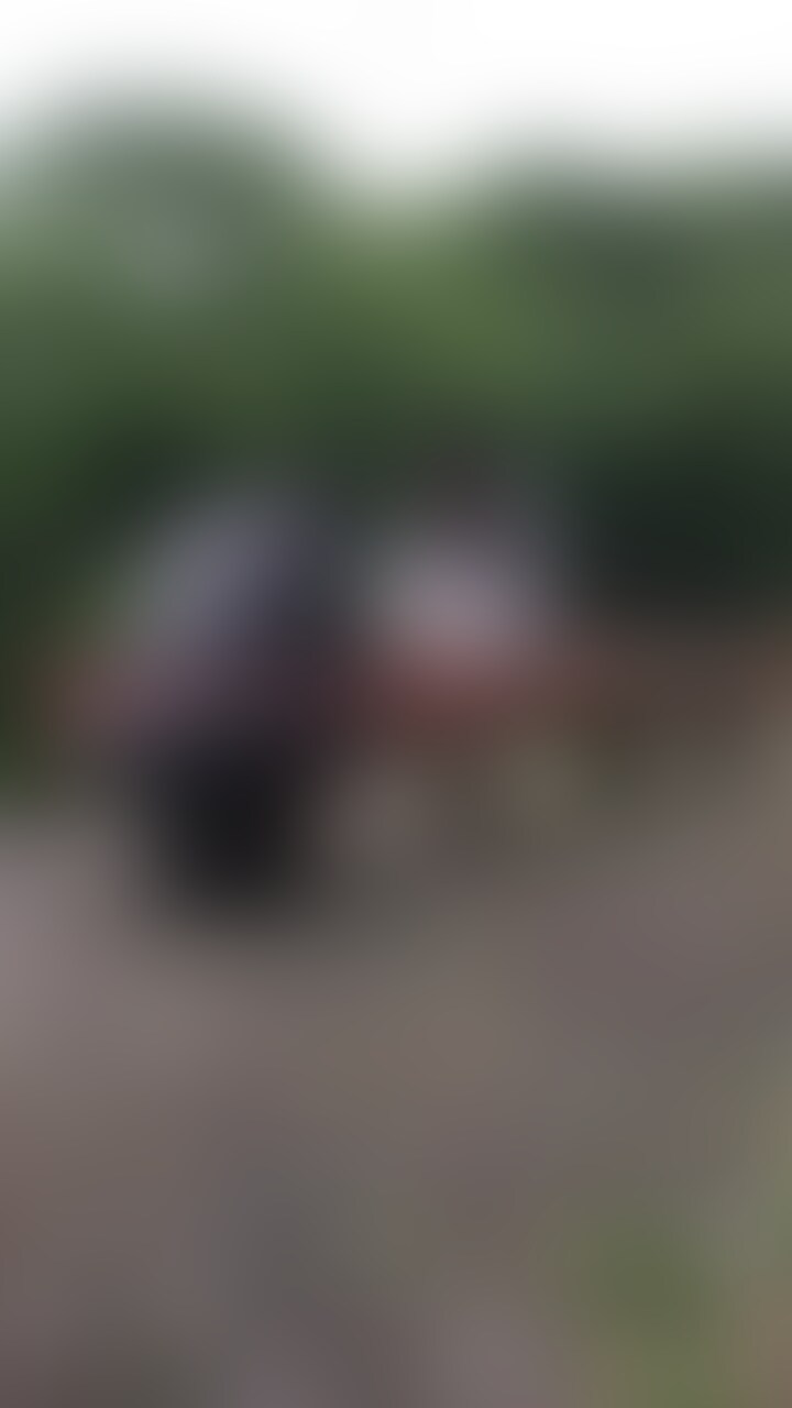 単独おじさまと公園で痴Canごっこ3

公園内のベンチでオナする夏夜。
おじさまもイタズラし出して、何度もイク夏夜。

初めて会った単独さんを目の前にめっちゃ恥ずかしがる夏夜が可愛かったです(笑）

皆さんは、こんな夏夜の恥ずかしい姿はオカズになりますか？ (2/2)