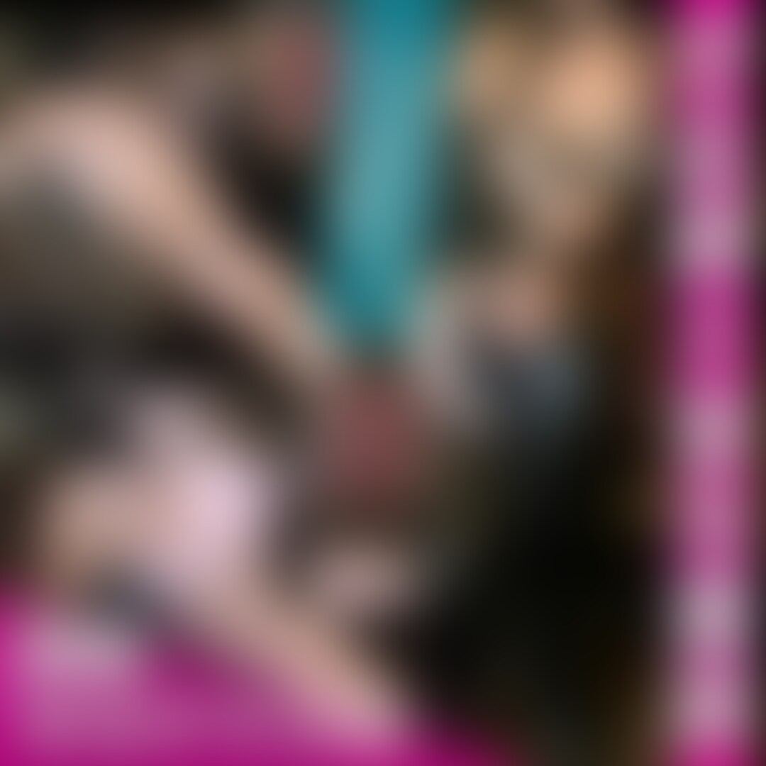 ドMわんちゃんを寸止め甘々責め💜
無抵抗なわんちゃんに跨っていじめ放題🥰
乳首責めたり、肉ディルドで潮吹きしたり、潮を飲ませてあげたり、いっぱい可愛がってあげたよ💕
でもチンポが弱すぎて全然遊び足りないなあ、、もっとつよつよチンポになれるように鍛えないとね? (2/2)